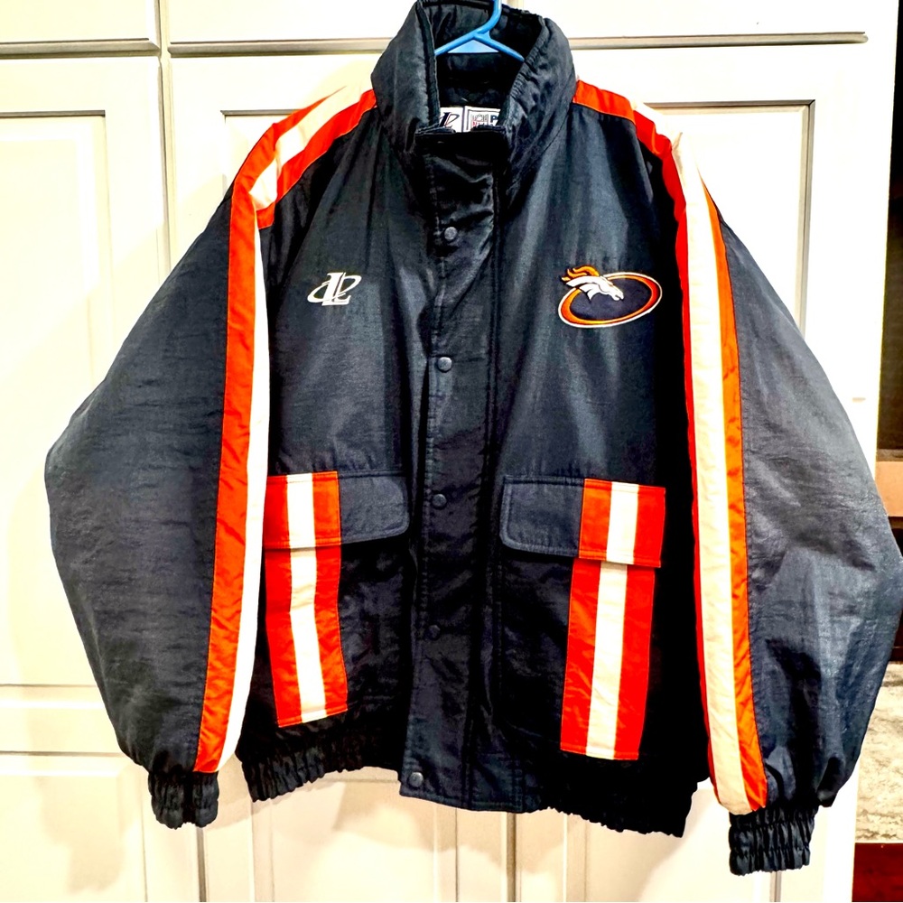 Vintage Denver Broncos NFL Pro line Authentic Puffer Coat.‎ Size XL